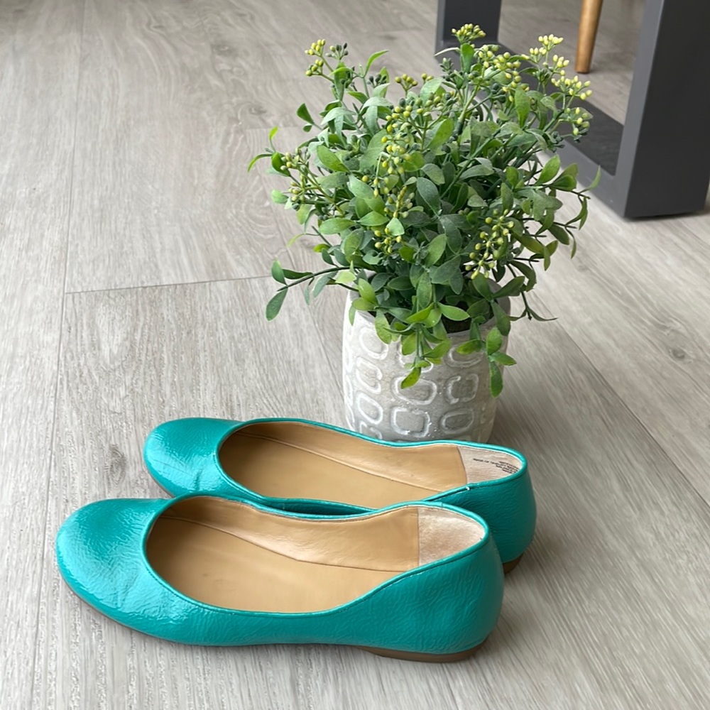 Cute round toe Nine West plat in green